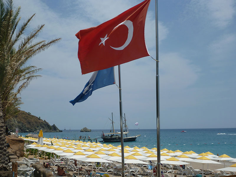 Пляжный спиннинг в Турции с берега
